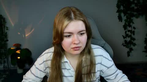Snapshot of haleysun chatting on October 17, 2:20 pm HaleySun online show from October 17, 2:20 pm