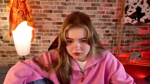 Snapshot of haleysun chatting on October 13, 1:03 pm HaleySun online show from October 13, 1:03 pm