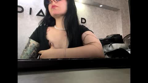 Snapshot of hali_roussel chatting on December 31, 2:36 pm Hali  online show from December 31, 2:36 pm