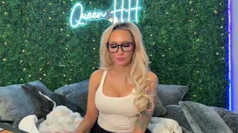 Halia Hill online show from February 22, 11:33 am