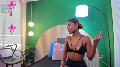 Halley Lorens online show from March 19, 4:33 pm