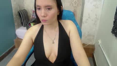 Snapshot of hallie_mils chatting on October 18, 2:03 am Hallie online show from October 18, 2:03 am