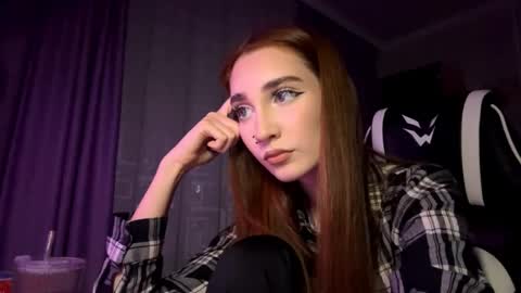 Holly online show from November 17, 6:30 pm