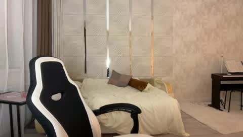 hanahwoods online show from May 22, 12:52 am
