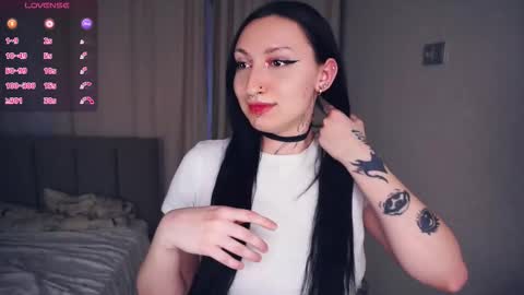  Blair and Gwen  for thumbs up youre gonna get a hot photo but dont forget to write if you want it  online show from October 23, 6:41 am