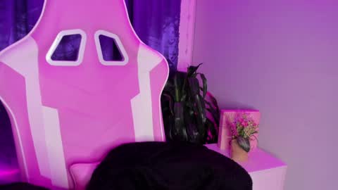 Snapshot of hanna_azumi_ chatting on December 23, 9:49 am hanna online show from December 23, 9:49 am