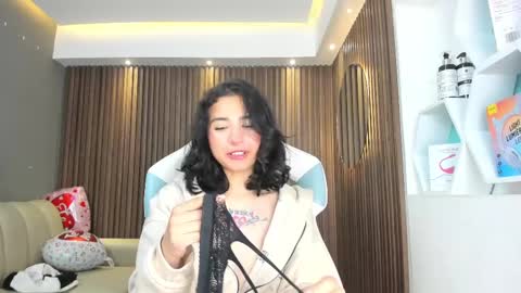 Hanna Dust online show from February 28, 3:37 am