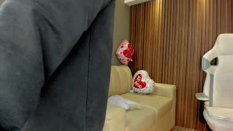 Hanna Dust online show from February 18, 3:31 am