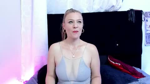 hanna_vell11 online show from February 3, 3:15 am