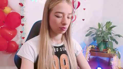 Hannah 027 online show from September 24, 1:10 pm