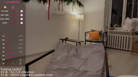 Hannah Allin online show from December 22, 8:23 pm