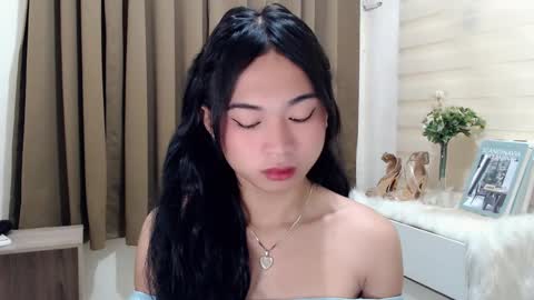 Snapshot of hannah_davis69 chatting on February 25, 2:47 am Riah online show from February 25, 2:47 am