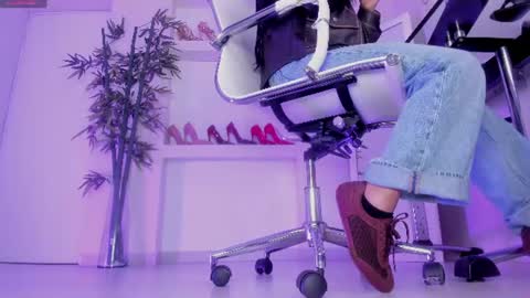 HANNAH HOWELL online show from July 3, 9:37 am