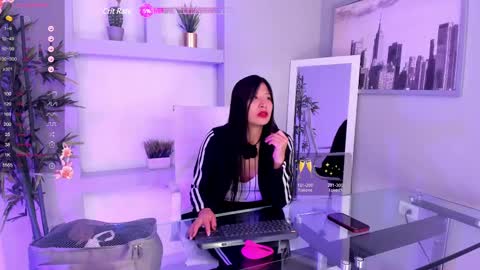 HANNAH HOWELL online show from February 11, 9:53 am