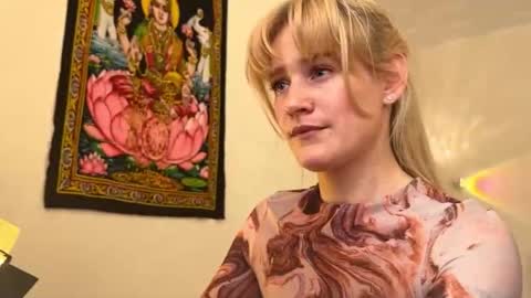 hannah levis  online show from March 18, 8:08 am