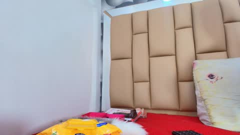 hannah_teehn online show from December 2, 7:05 pm