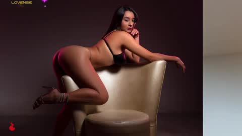 Hannah Williams online show from January 9, 11:53 pm