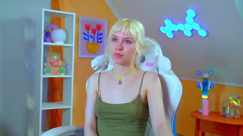 Hannah online show from June 3, 3:39 pm