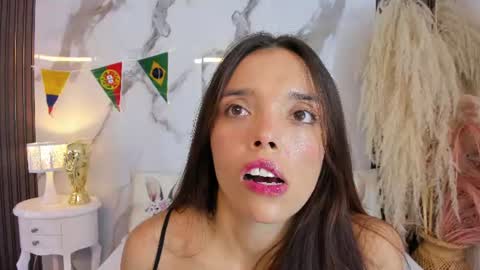 Hannahill69 online show from June 24, 5:17 am