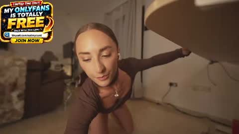 Hannah James online show from July 5, 8:03 pm