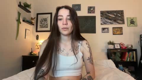 Hannah Taylor online show from February 25, 8:51 pm