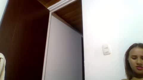 Snapshot of hanny_kail chatting on December 14, 2:00 am hanny online show from December 14, 2:00 am