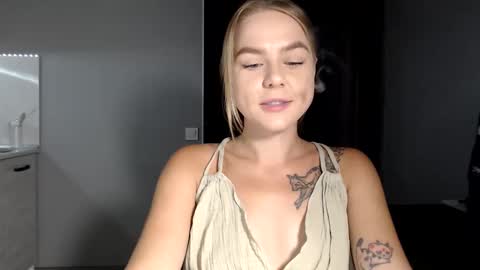 Snapshot of happy_fox_ chatting on September 10, 7:47 pm happy_fox_ online show from September 10, 7:47 pm