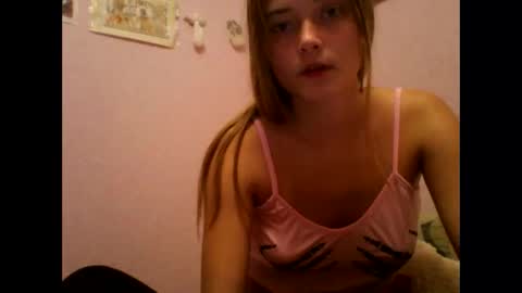 happyemily  online show from November 21, 8:44 pm