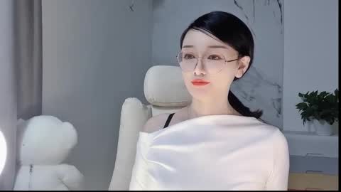 Daisy online show from March 9, 2:54 pm