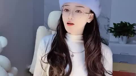 Daisy online show from December 11, 1:17 pm