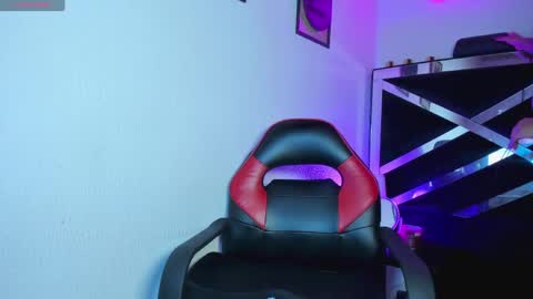 HELP ME GET 100 THUMBS UP    - INDEPENDENT MODEL        online show from April 16, 9:36 pm