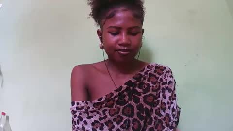 hasleyinah online show from April 9, 7:03 am