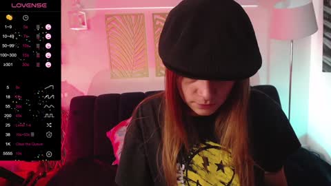 Snapshot of hat_girl chatting on January 10, 9:20 pm Nicole online show from January 10, 9:20 pm