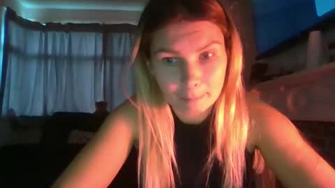 Snapshot of hayle_emmie chatting on October 3, 12:54 pm Hayle online show from October 3, 12:54 pm