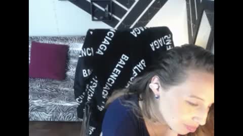 Snapshot of hayleymiller_vc chatting on February 14, 8:21 am hayley miller online show from February 14, 8:21 am