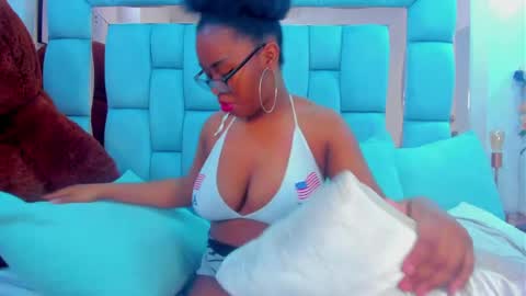 hazel_lanee online show from March 29, 5:28 am