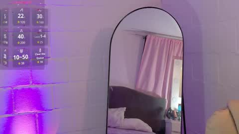 HAZEL LYNN ROSS online show from November 7, 8:25 pm