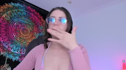 Snapshot of hazelkush00 chatting on December 18, 5:00 pm HazelKush online show from December 18, 5:00 pm