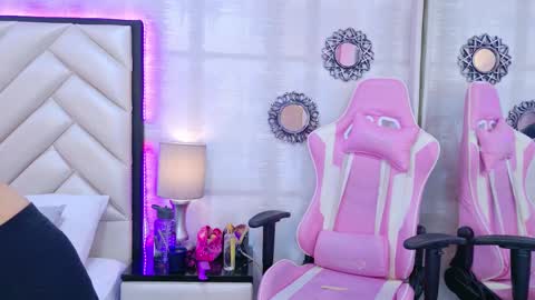 HazelMoret online show from September 19, 11:53 am