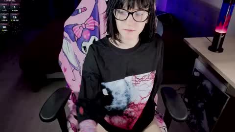 hazeltompson online show from March 4, 12:12 pm