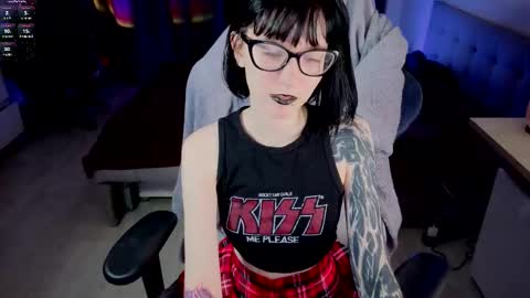 hazeltompson online show from February 17, 3:22 pm