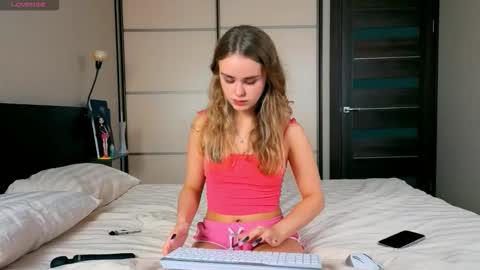 hazeltrue online show from October 29, 11:18 pm