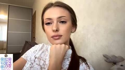 Mona online show from November 18, 11:55 am