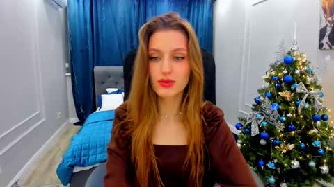 Snapshot of heartedlove_1 chatting on December 8, 3:32 am heartedlove_1 online show from December 8, 3:32 am