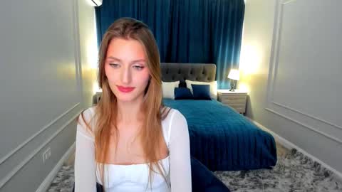 Snapshot of heartedlove_1 chatting on September 10, 1:44 pm heartedlove_1 online show from September 10, 1:44 pm
