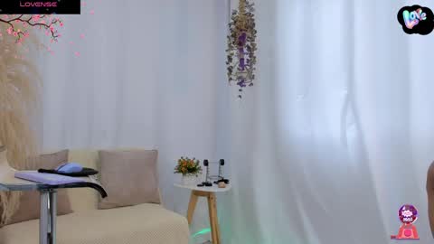 Helena Fits online show from April 9, 8:14 pm