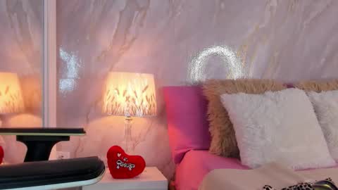 Helena Santos  online show from February 25, 11:09 am