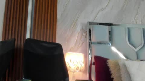 Helena Santos  online show from July 17, 11:25 am