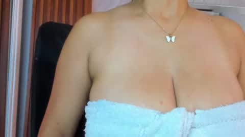 Helena Santos  online show from June 25, 1:46 pm