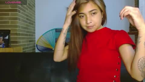Snapshot of helenacyruss666 chatting on January 23, 2:33 am Only 18 cyrus online show from January 23, 2:33 am